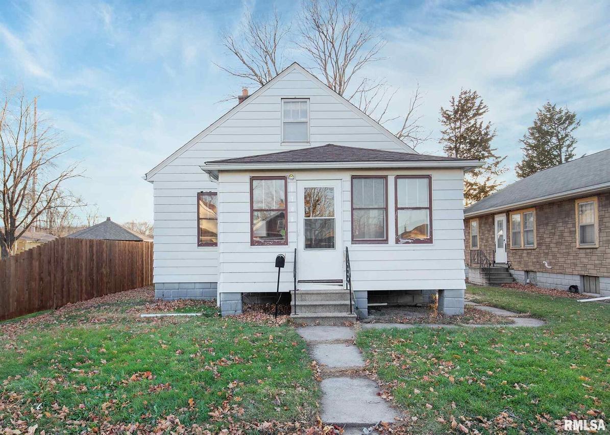 1708 10th Ave., East Moline, IL 61244