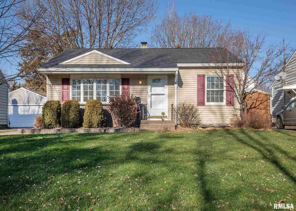 1733 13th Ave., Moline, IL 61265