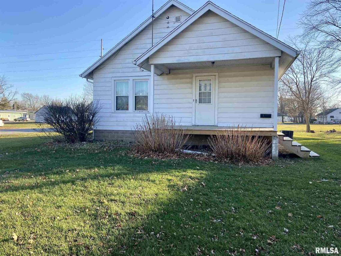 702 SW 2nd St., Aledo, IL 61231