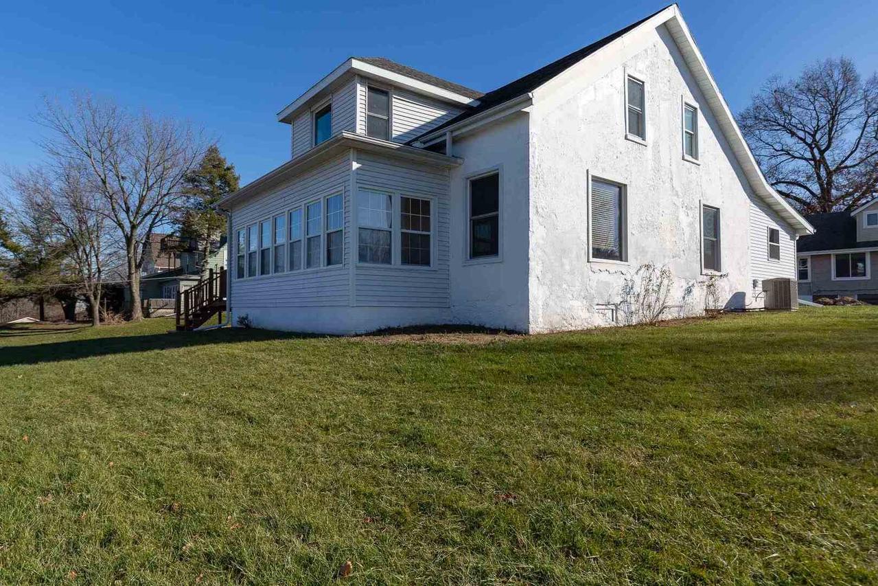 101 S Main St., Albany, IL 61230