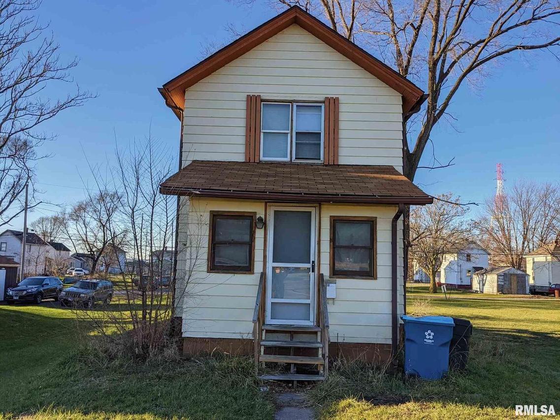 321 13th St., East Moline, IL 61244