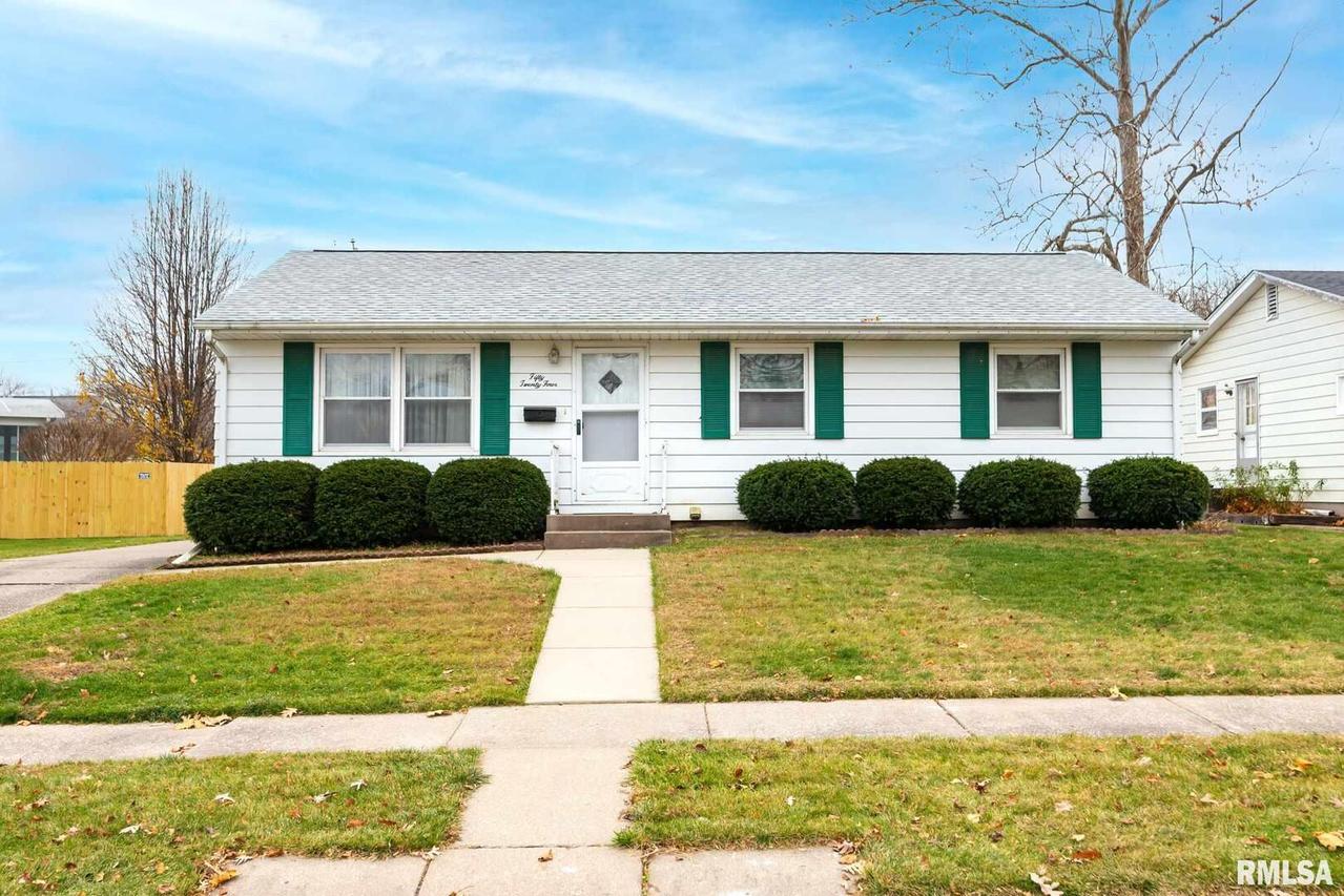 5024 10th Ave., Moline, IL 61265