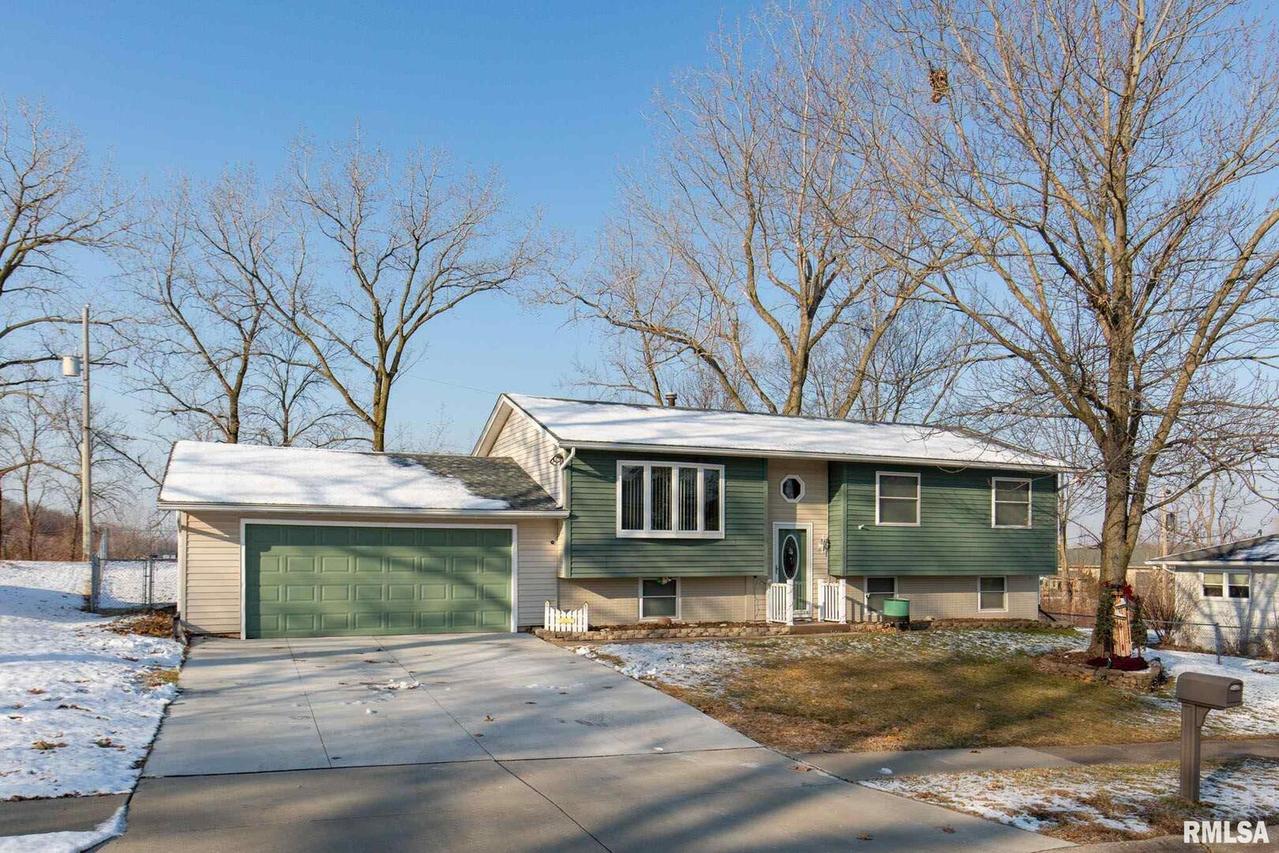 8104 W 10th St., Rock Island, IL 61201