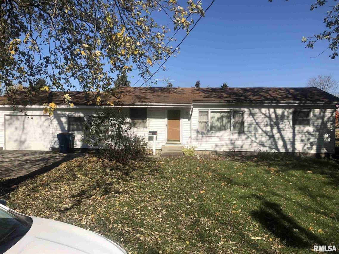 118 Clark St., Chenoa, IL 61726