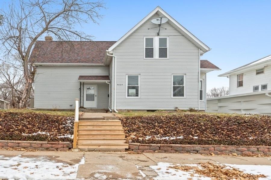 3223 9th Ave., Rock Island, IL 61201