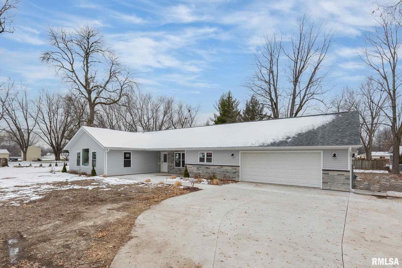 3211 39th St., Moline, IL 61265