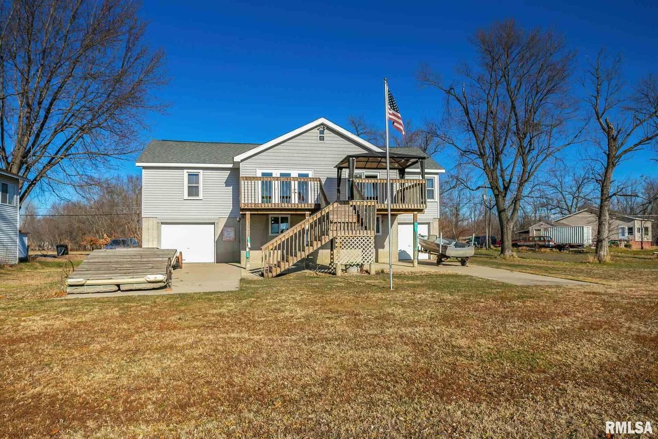 3830 N Shore Dr., Moline, IL 61265