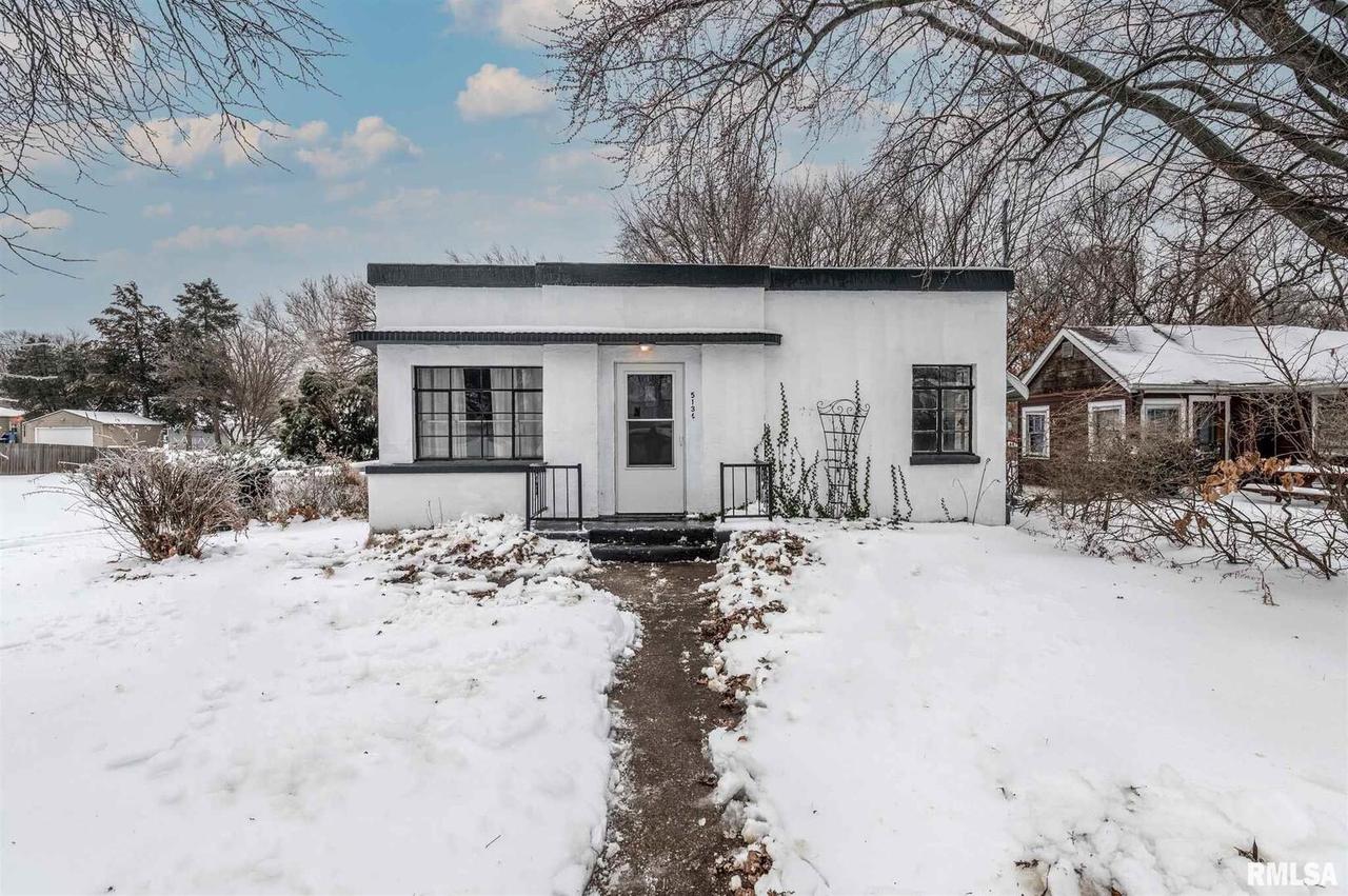 5136 8th Ave., Moline, IL 61265