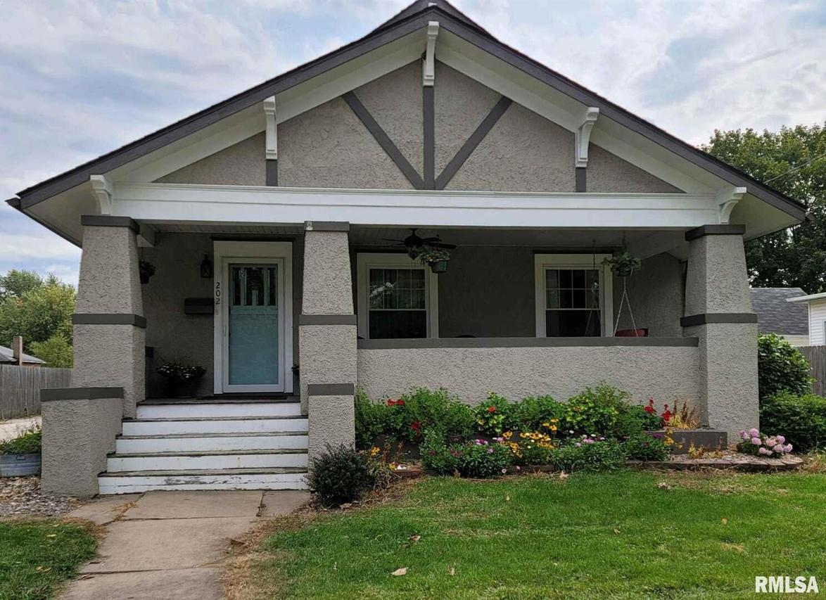 202 E Court St., Cambridge, IL 61238