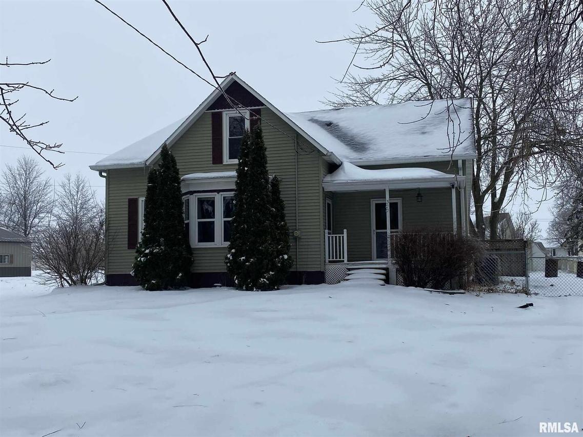 300 S 1st Ave., New Windsor, IL 61465