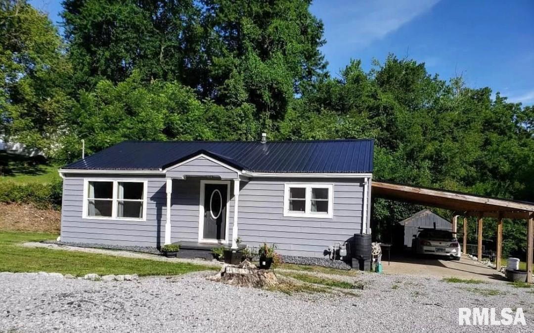 202 School St., Dongola, IL 62926