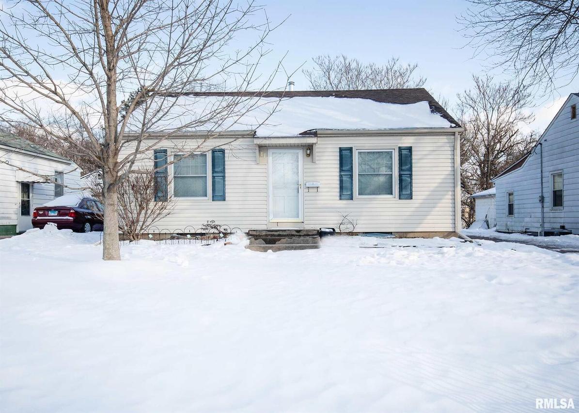 17 Blackhawk Hills Dr., Rock Island, IL 61201