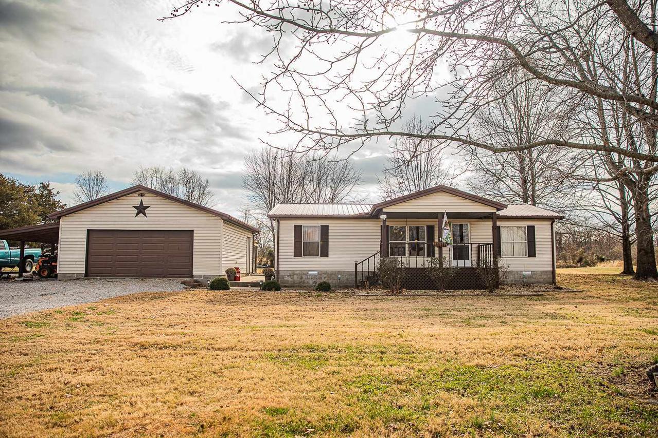 10911 W Stotlar Rd., Johnston City, IL 62951