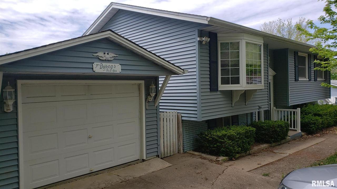 8214 W 7th St., Rock Island, IL 61201