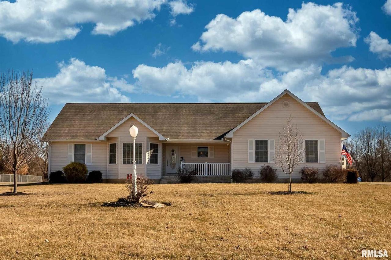 15196 Rue Belle Ln., Johnston City, IL 62951