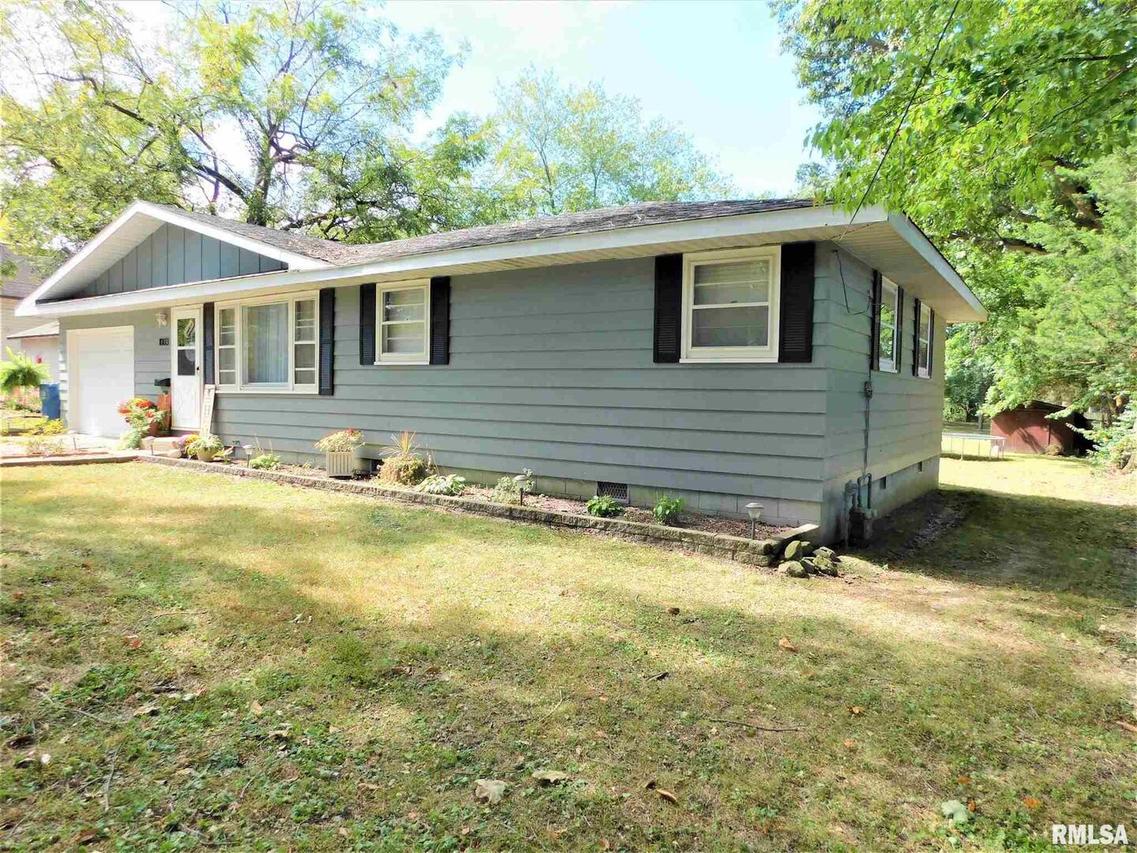 1003 S 1st St., Benton, IL 62812