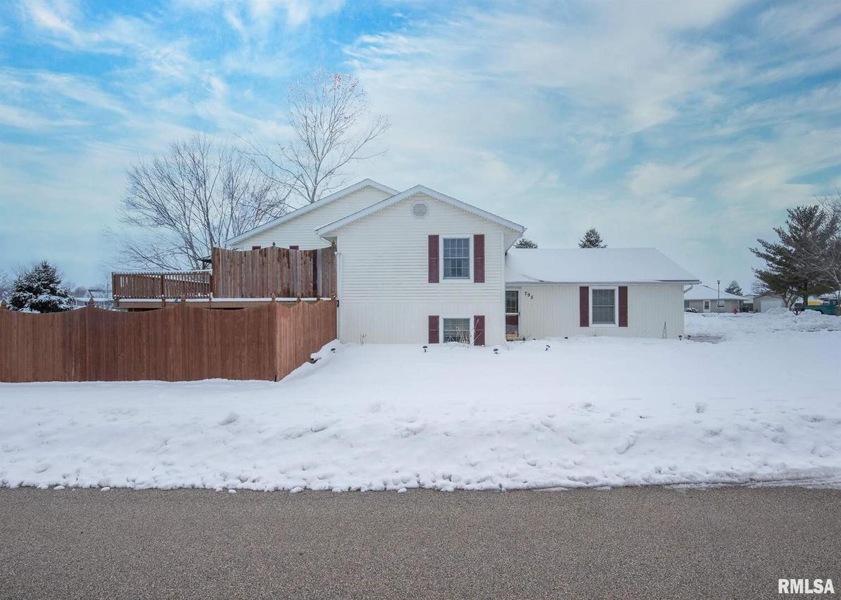 795 Neptune St., Geneseo, IL 61254