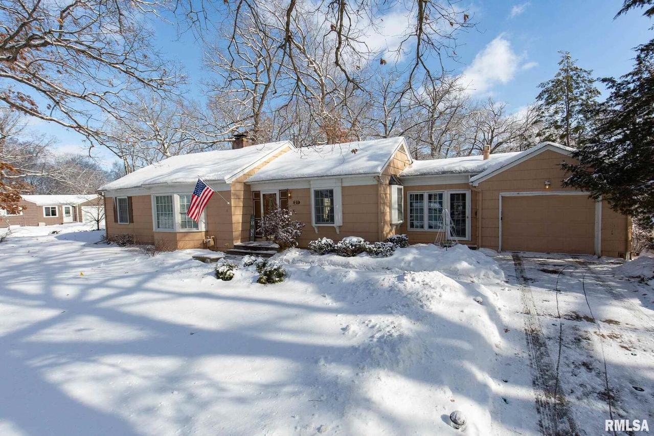 21 Woodley Rd., Rock Island, IL 61201