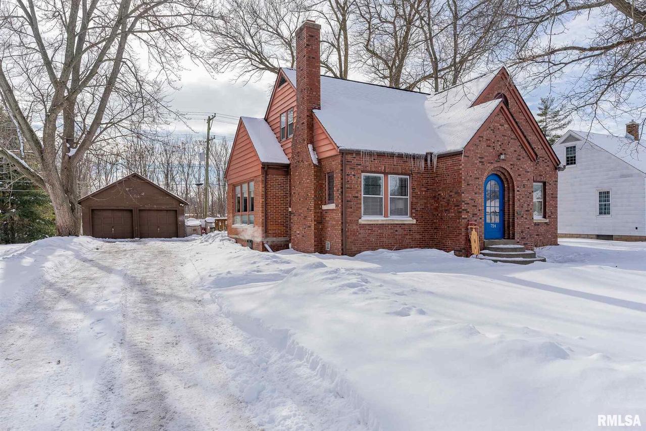 724 27th Ave., Moline, IL 61265