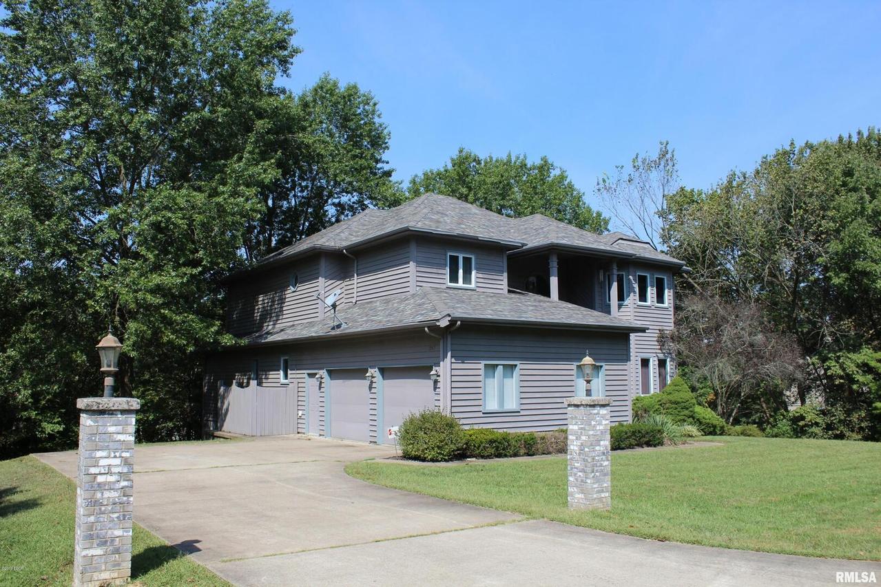 247 Lake Indian Hills Dr., Carbondale, IL 62902