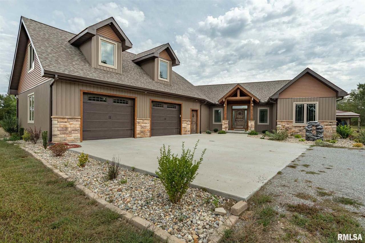 14686 Greenbriar Rd., Carterville, IL 62918