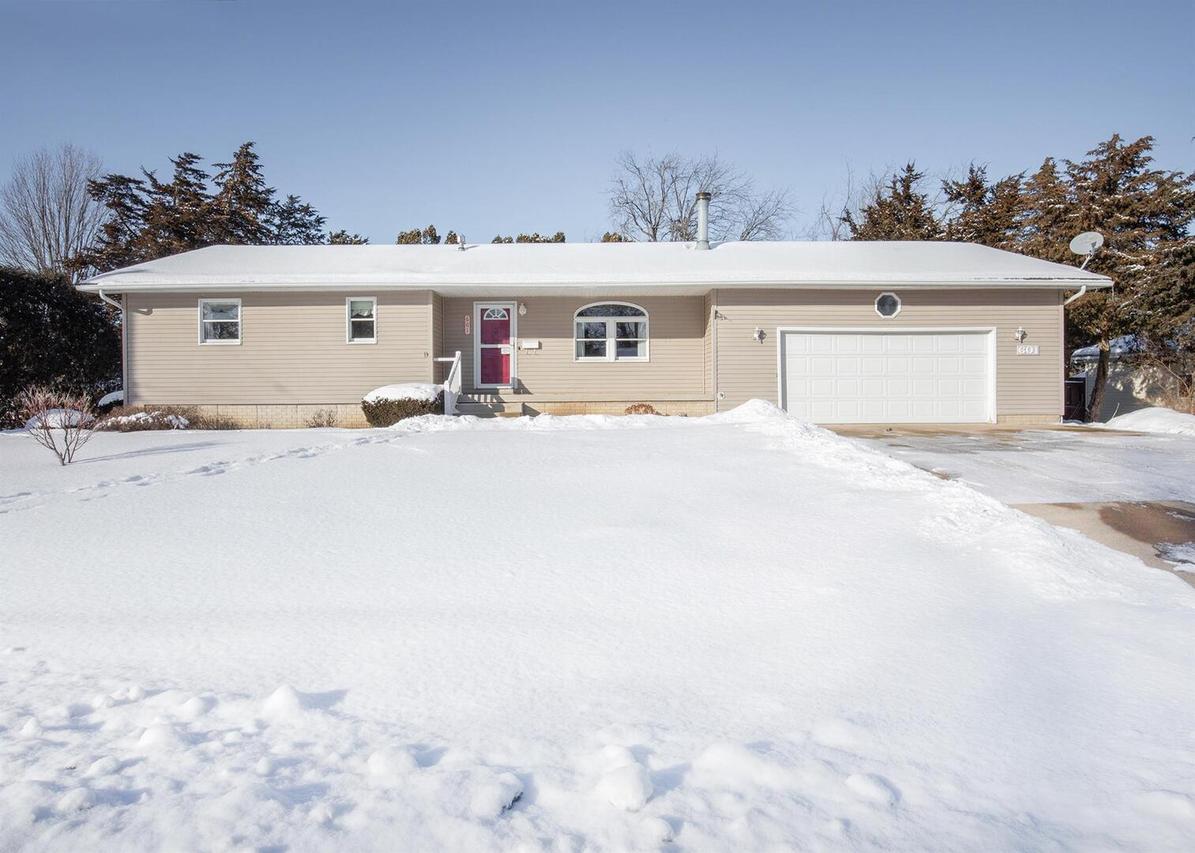 601 E Locust St., Geneseo, IL 61254