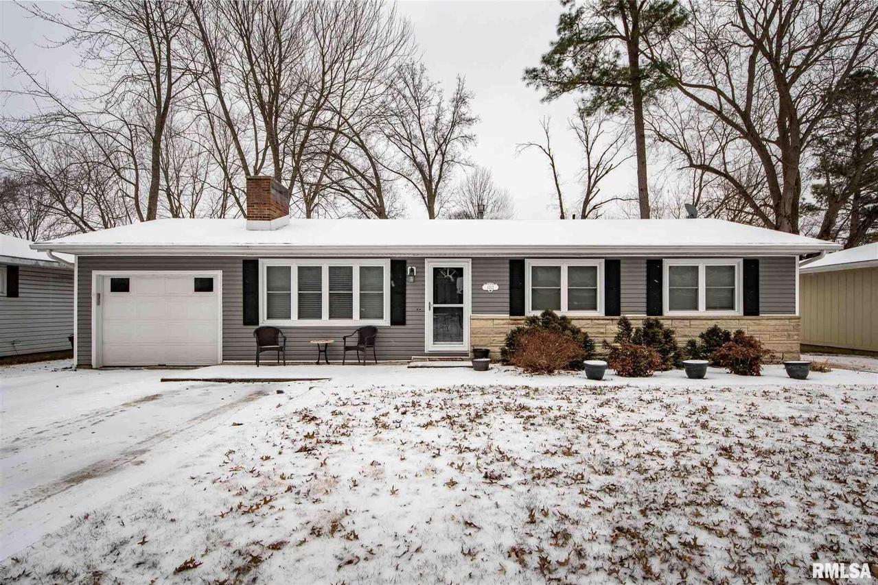 1212 N 8th St., Herrin, IL 62948