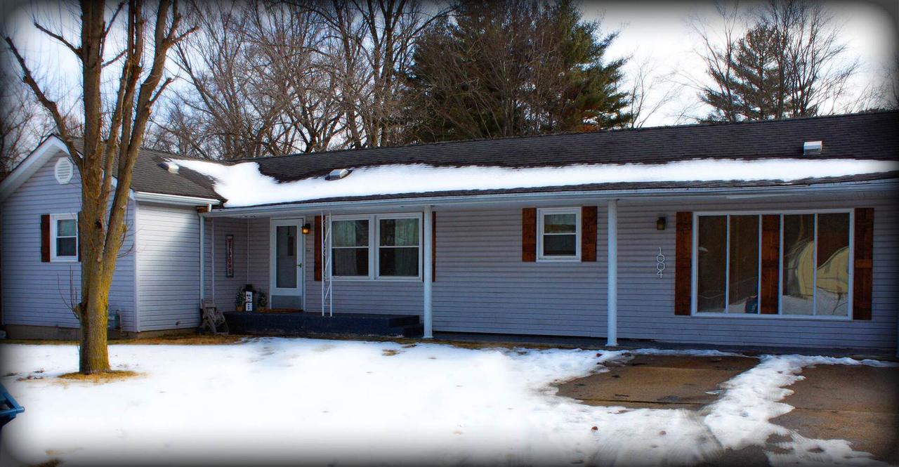 1004 S Lickliter St., Benton, IL 62812