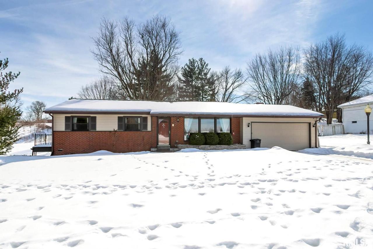 8311 Ridgewood Rd., Rock Island, IL 61201