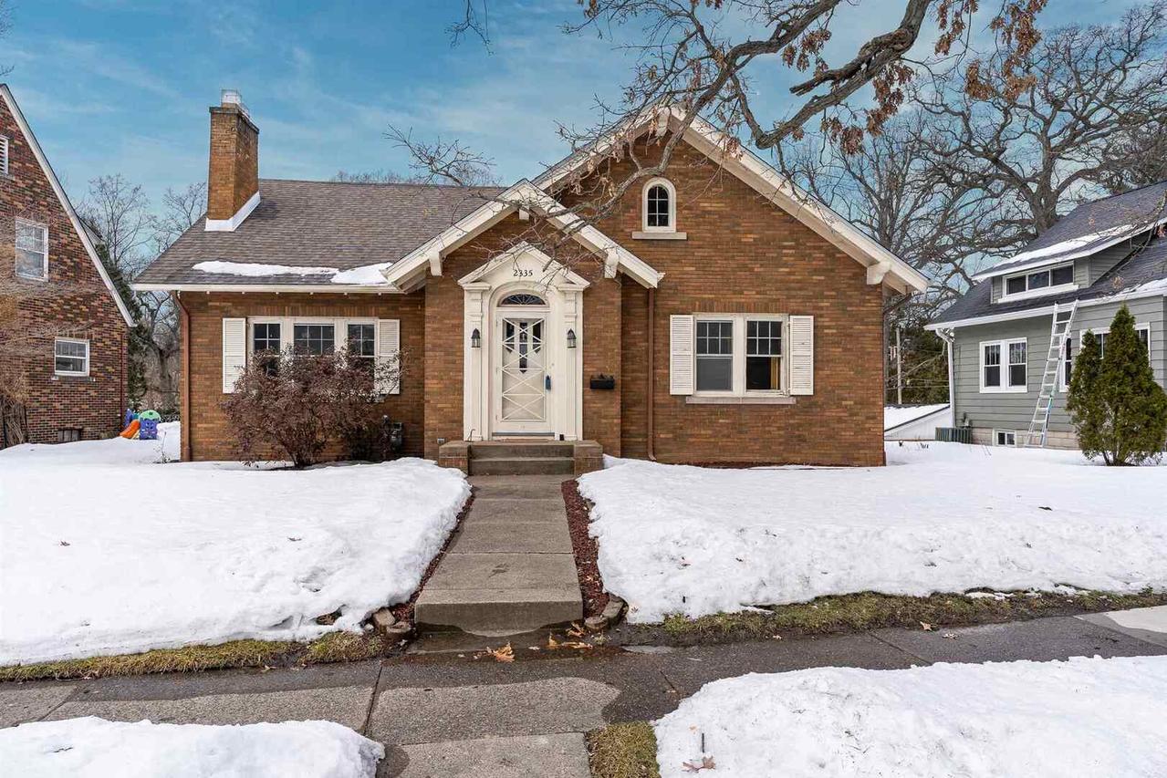 2335 11th St., Moline, IL 61265