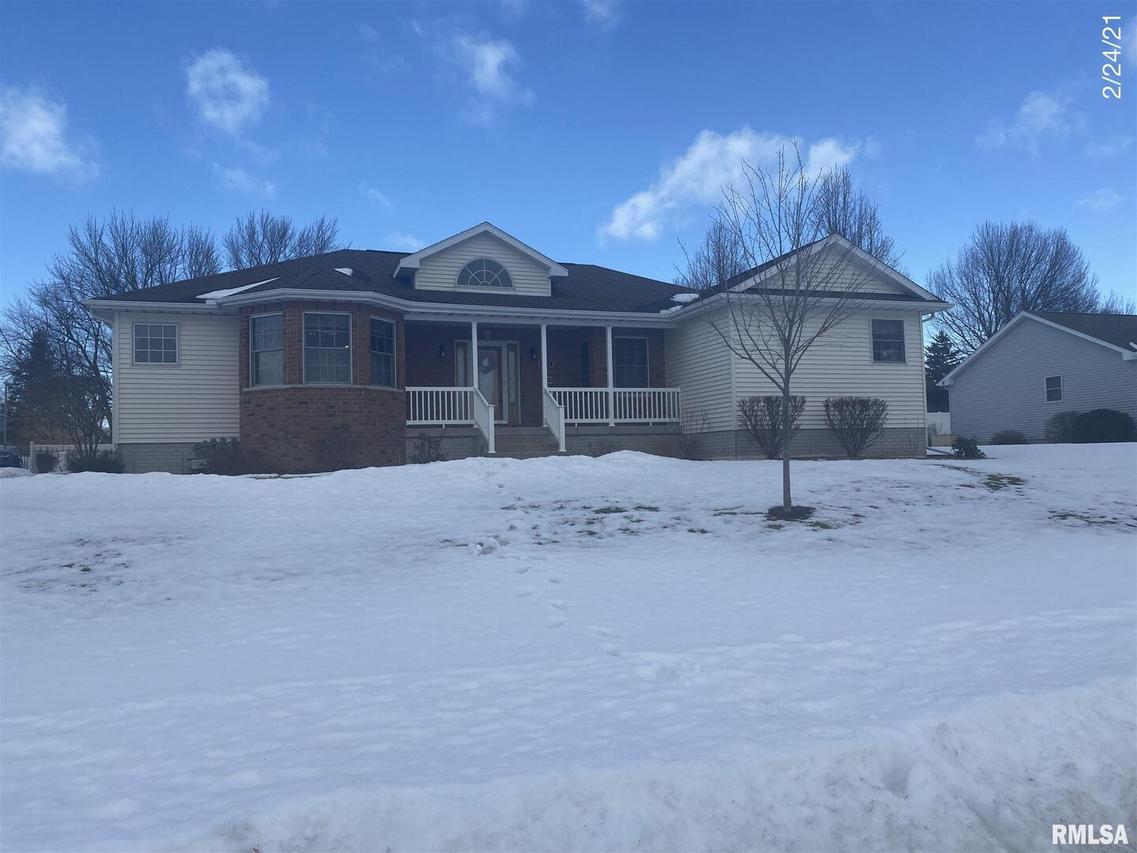 201 Maple St., Cambridge, IL 61238