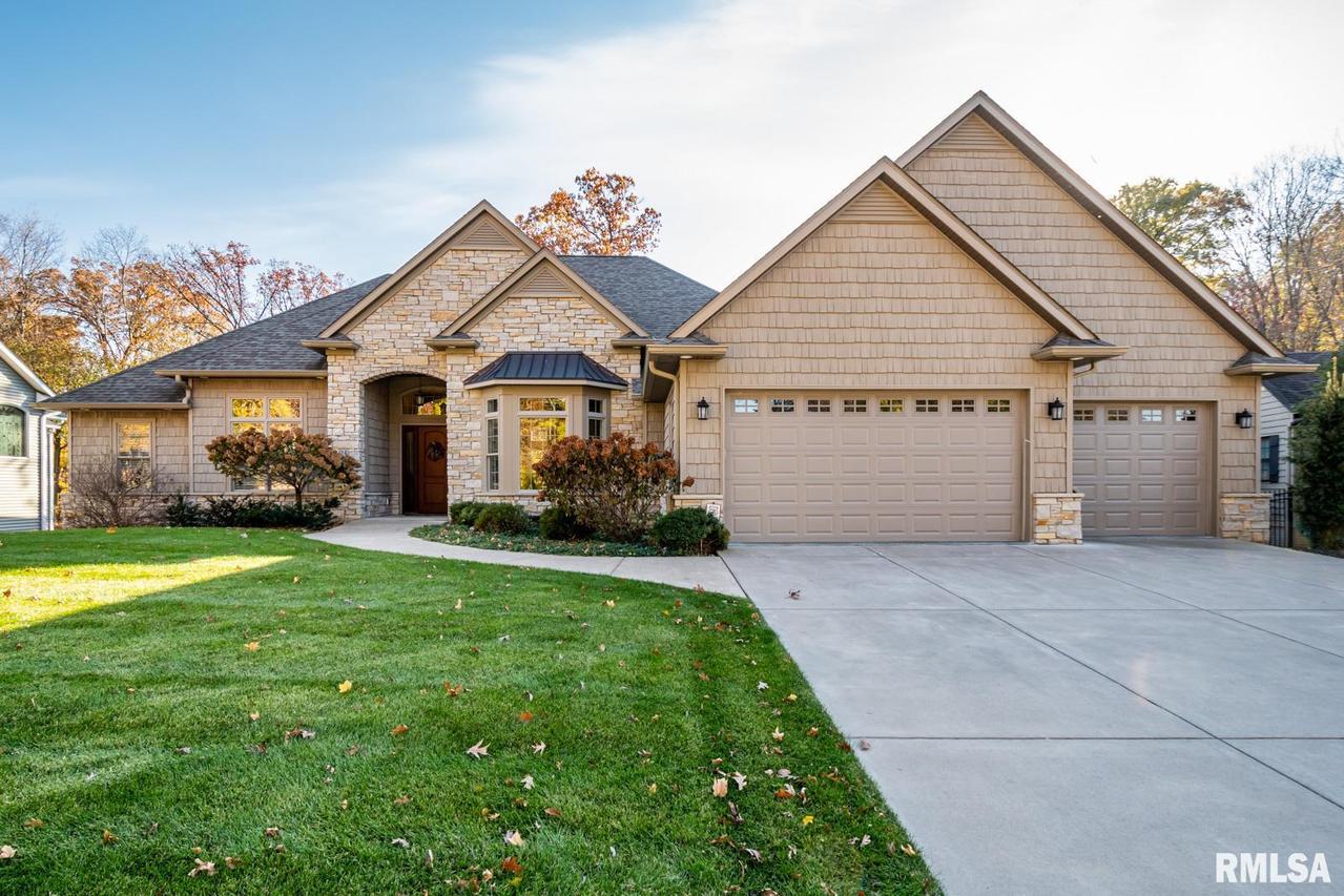 24 Chippiannock Pl., Rock Island, IL 61201