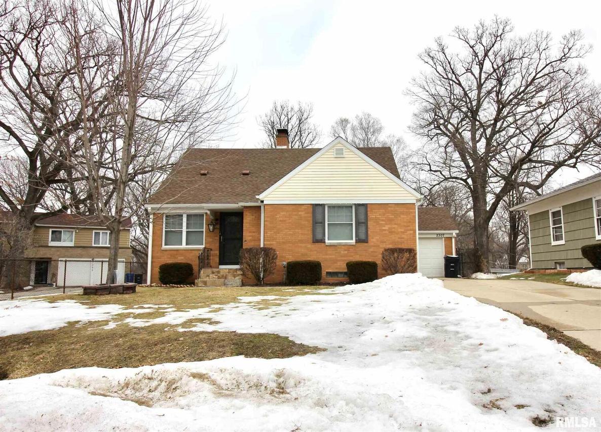 2307 14th Ave., Moline, IL 61265