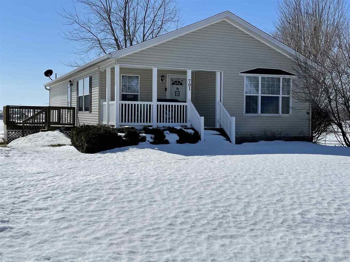 701 Franklin St., New Windsor, IL 61465