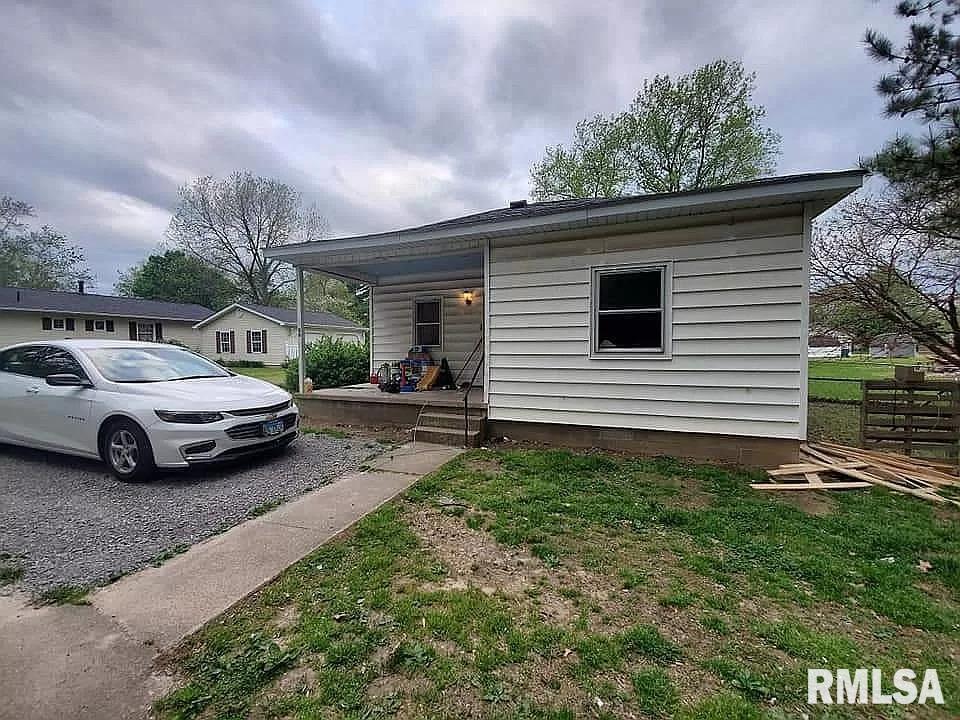 1206 Hoffard Ave., Johnston City, IL 62951