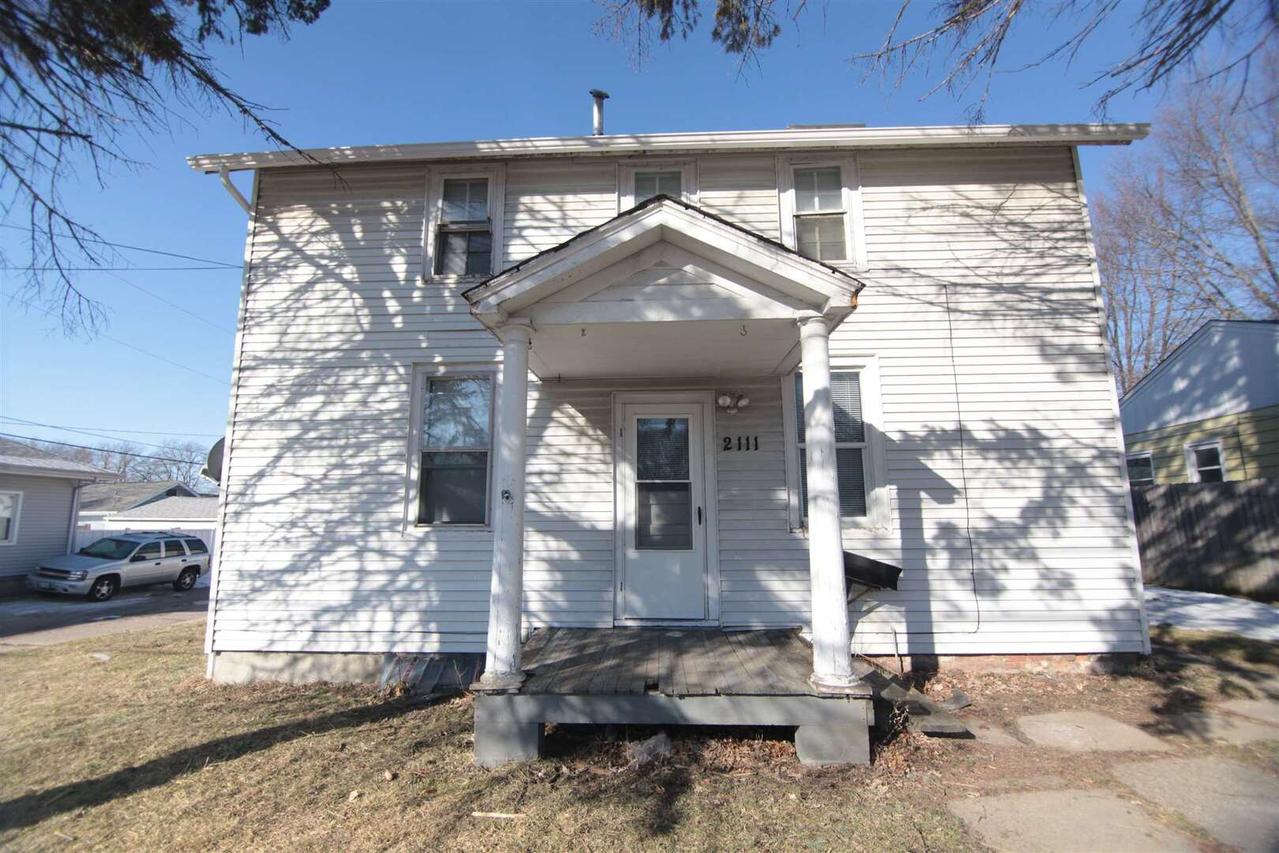 2111 7th St., Moline, IL 61265