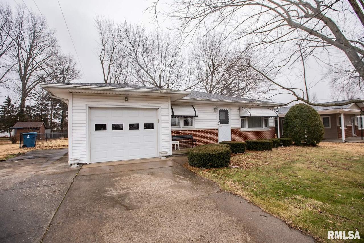 1104 Brentwood Ln., Carterville, IL 62918