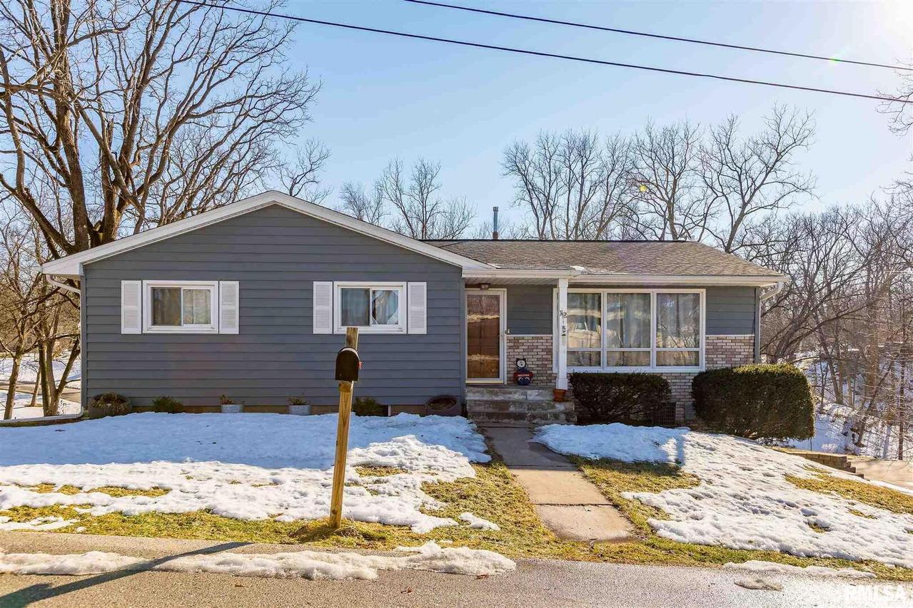 12 Hilltop Dr., Coal Valley, IL 61240