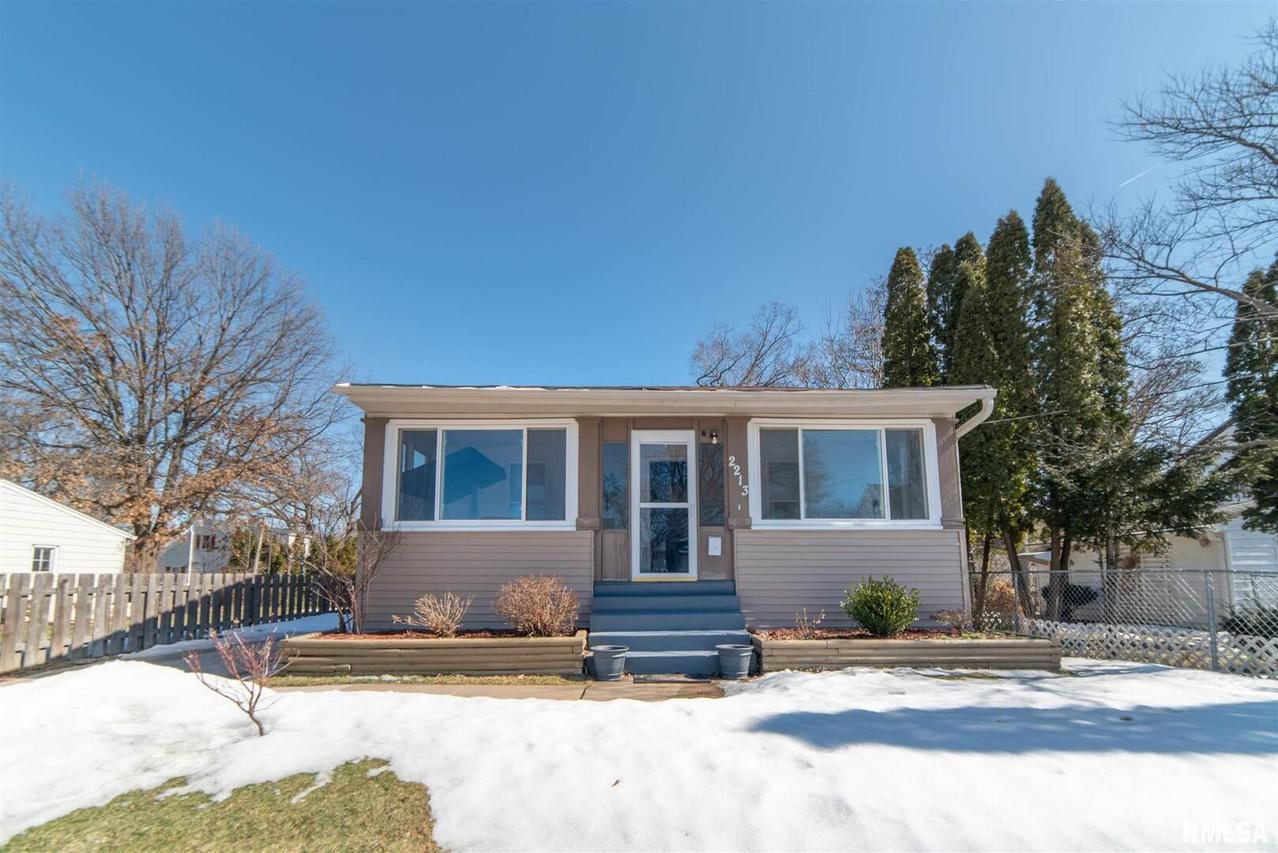 2213 24 1/2 St., Rock Island, IL 61201