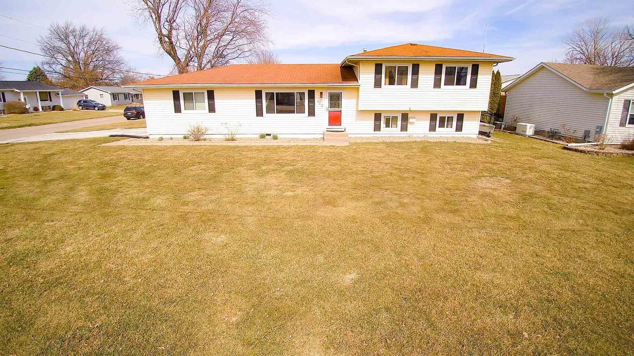 412 E 19th Ave., Coal Valley, IL 61240