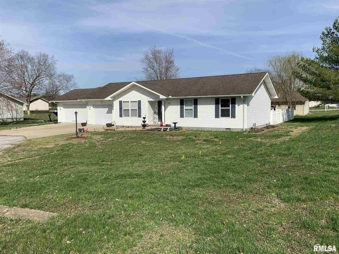 1 Meadowbrook Ln., West Frankfort, IL 62896