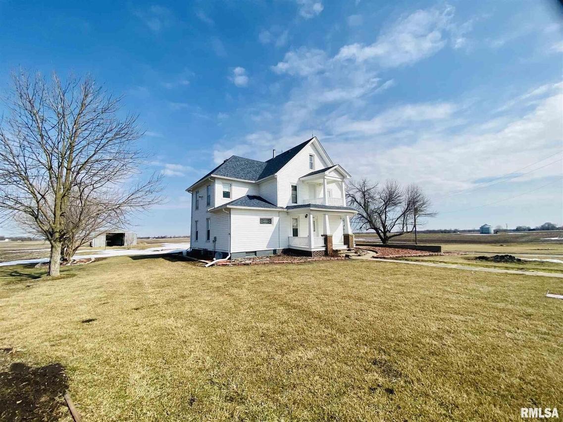 2434 95th Ave., Viola, IL 61486