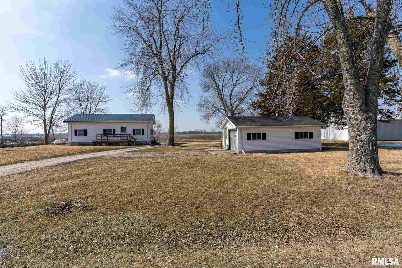 1066 20th St., New Boston, IL 61272