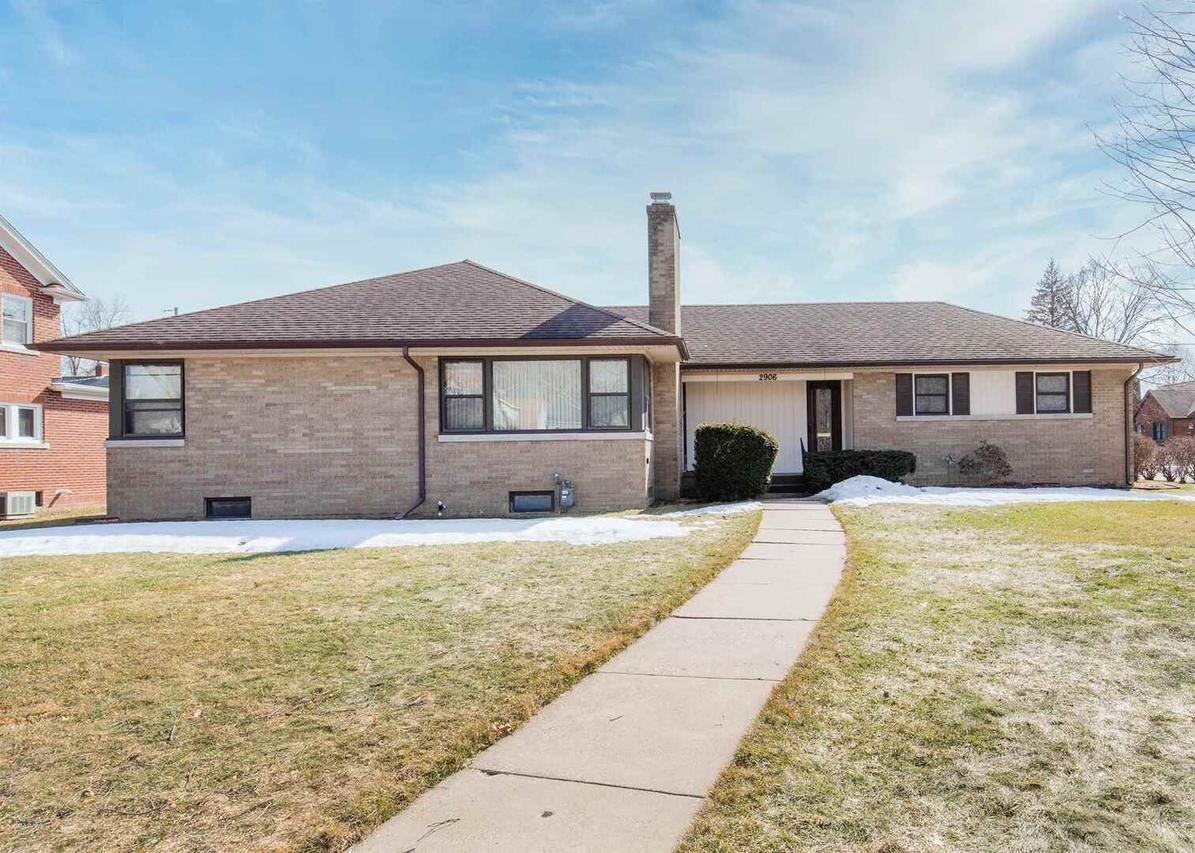 2906 25th Ave., Moline, IL 61265