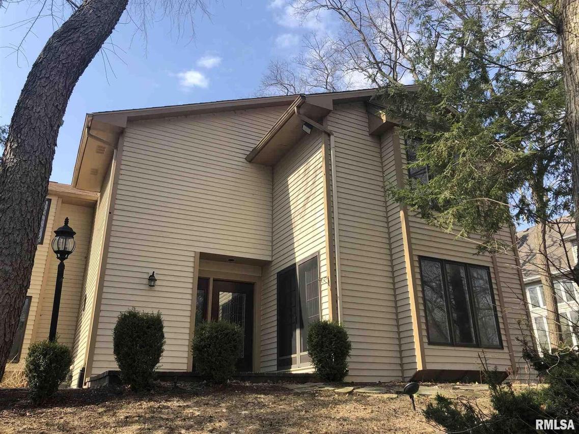 4 Red Oak Ct., Moline, IL 61265