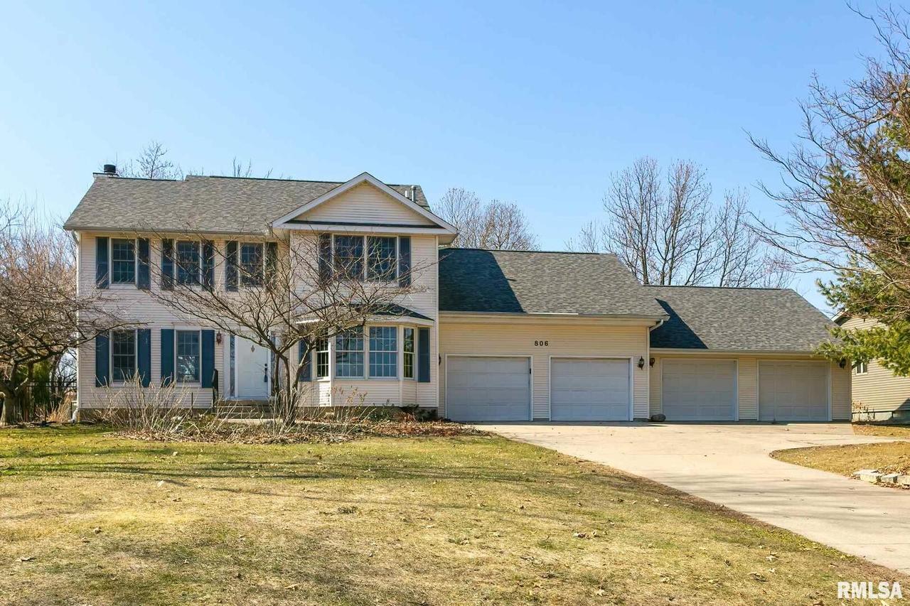 806 14th St., Silvis, IL 61282