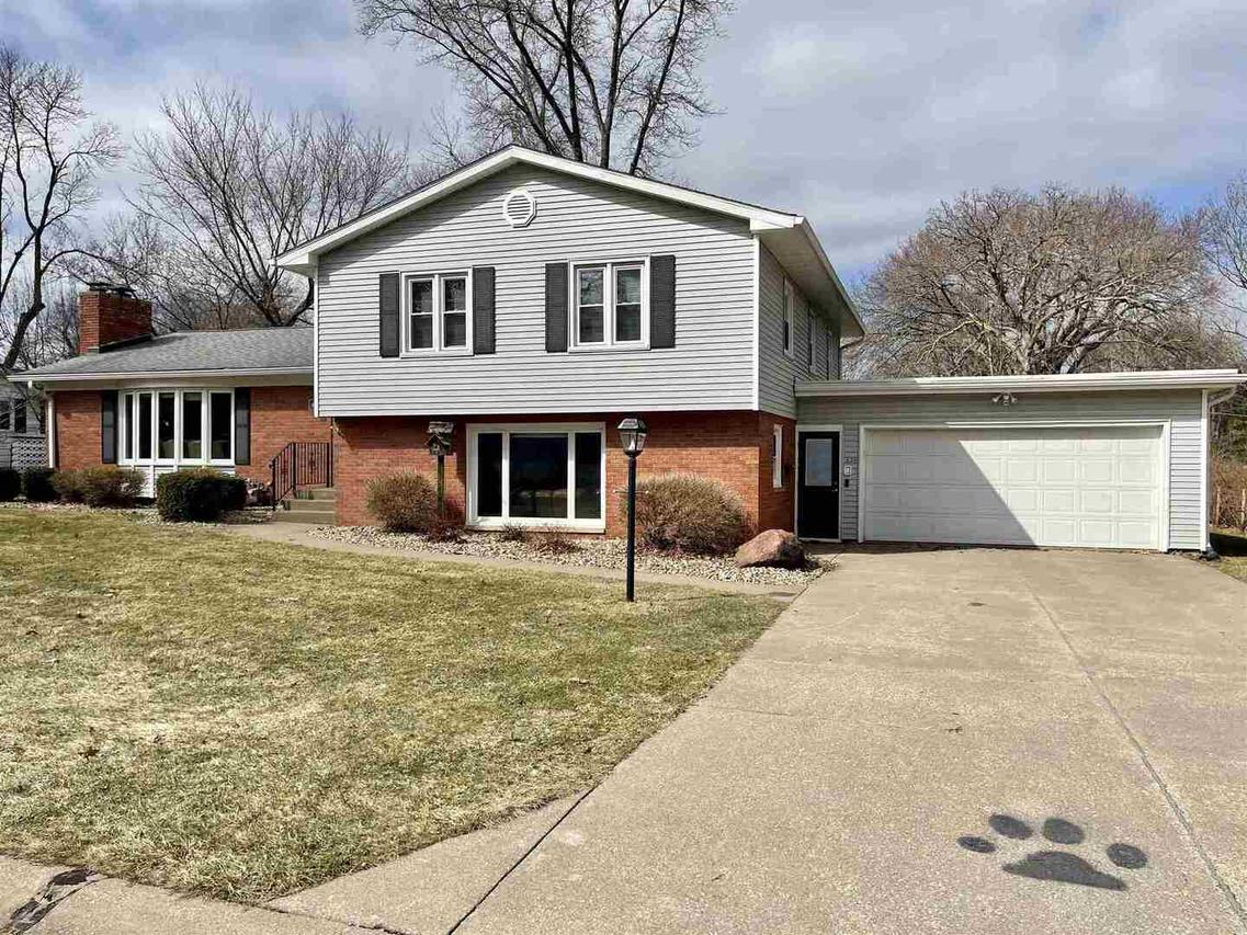 539 26th Avenue Ct., East Moline, IL 61244