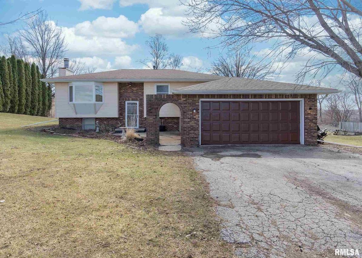 712 Fairfield Rd., Port Byron, IL 61275