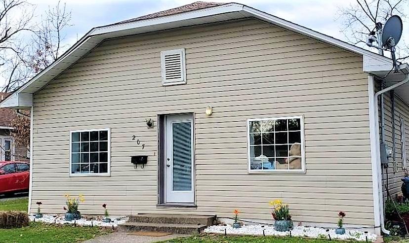 207 N 7th St., Benton, IL 62812