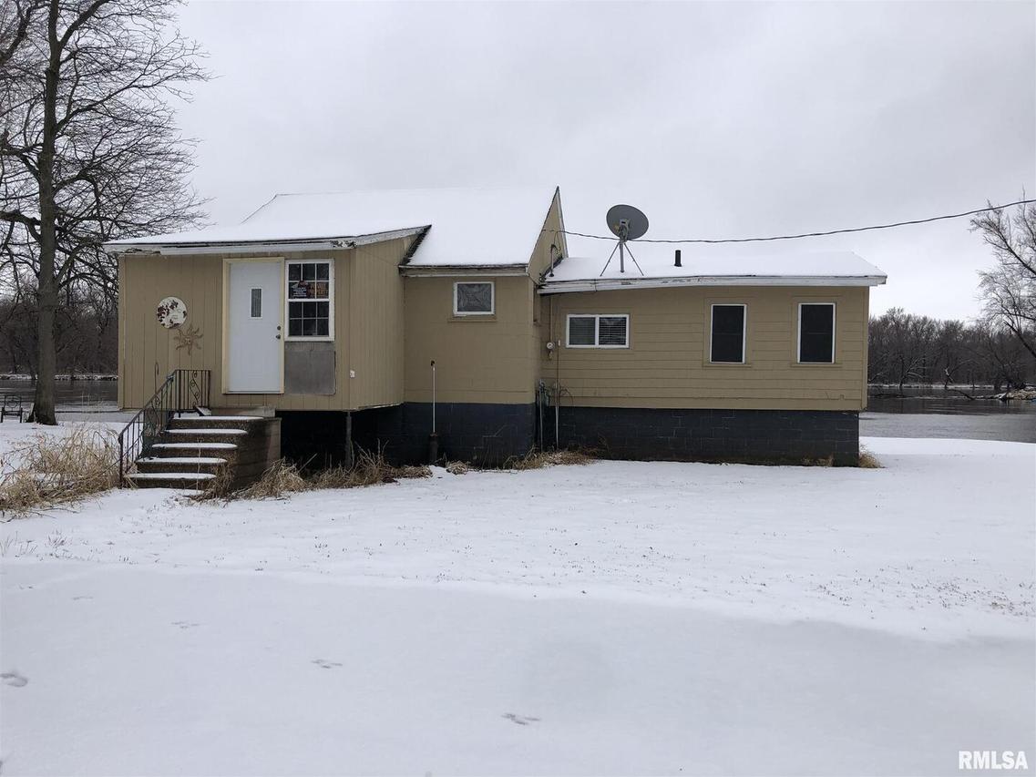 15302 River Rd., East Moline, IL